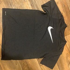 Nike Dri-Fit boys XL T-shirt